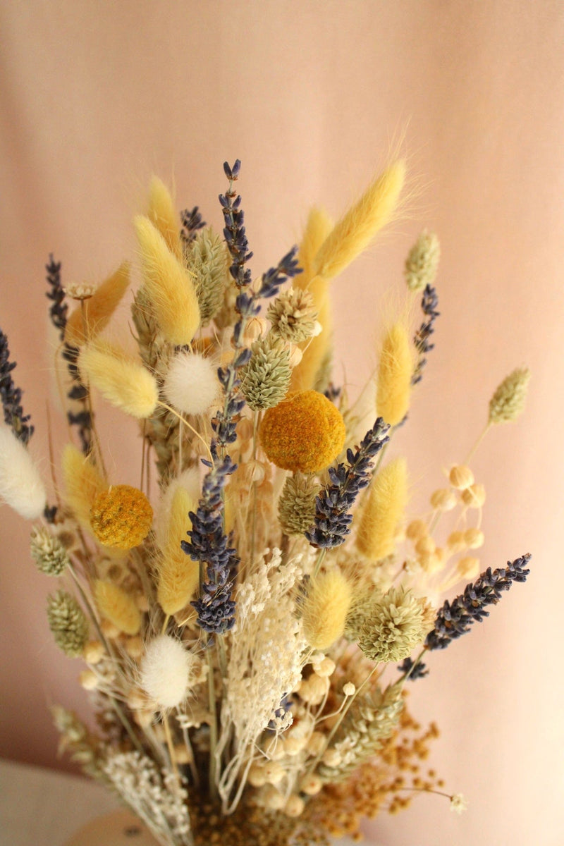 Vasenglück Trockenblumen Kleiner Trockenblumenstrauss „No. 8“ in Gelb mit Lavendel