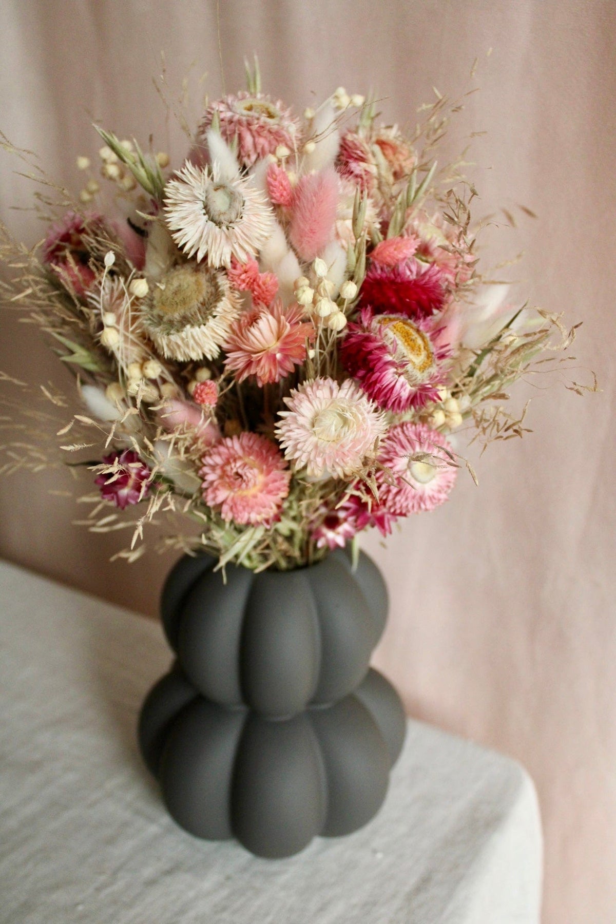 Vasenglück Trockenblumen Strauß mit Vase (+35.00€) Trockenblumenstrauss „No. 44“ in Rosa & Creme mit Strohblumen