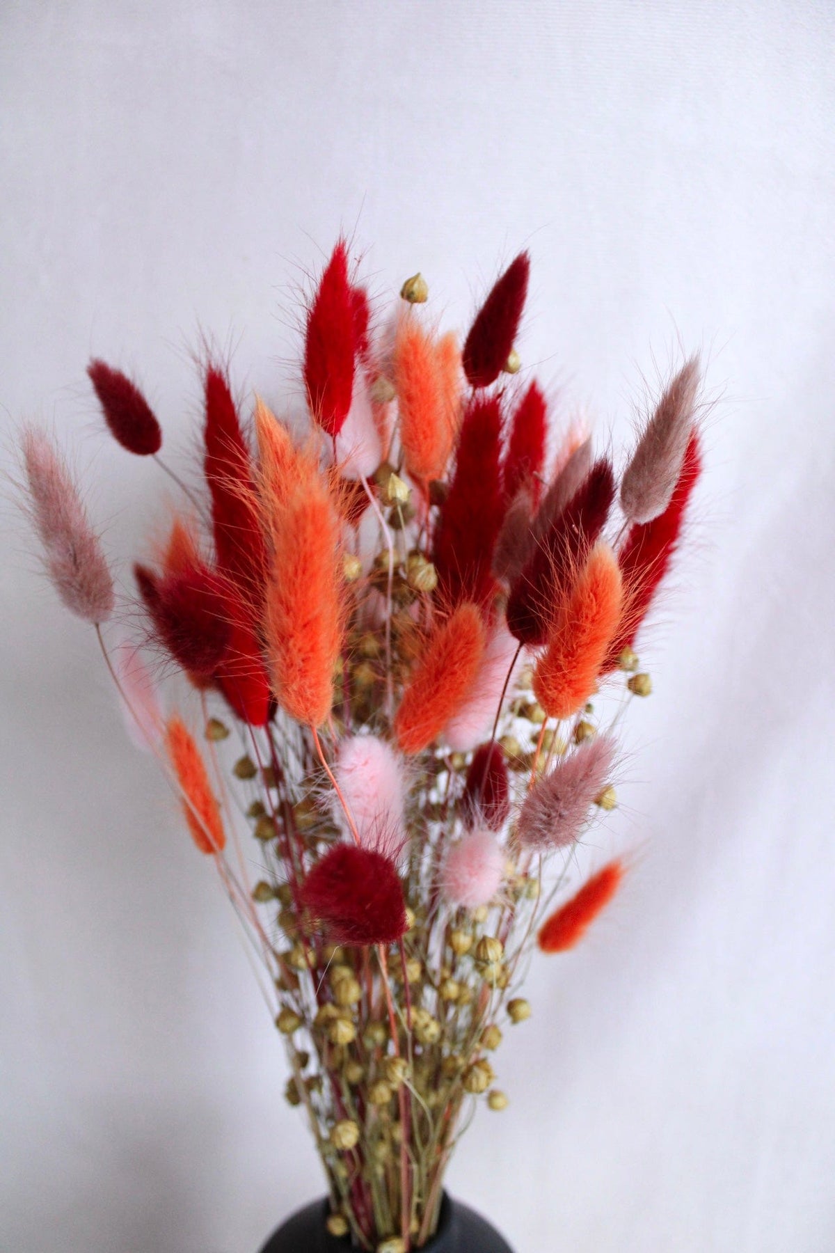 Vasenglück Trockenblumen Trockenblumenstrauss „No. 65“ mit Lagurus in Rot, Rosa & Orange