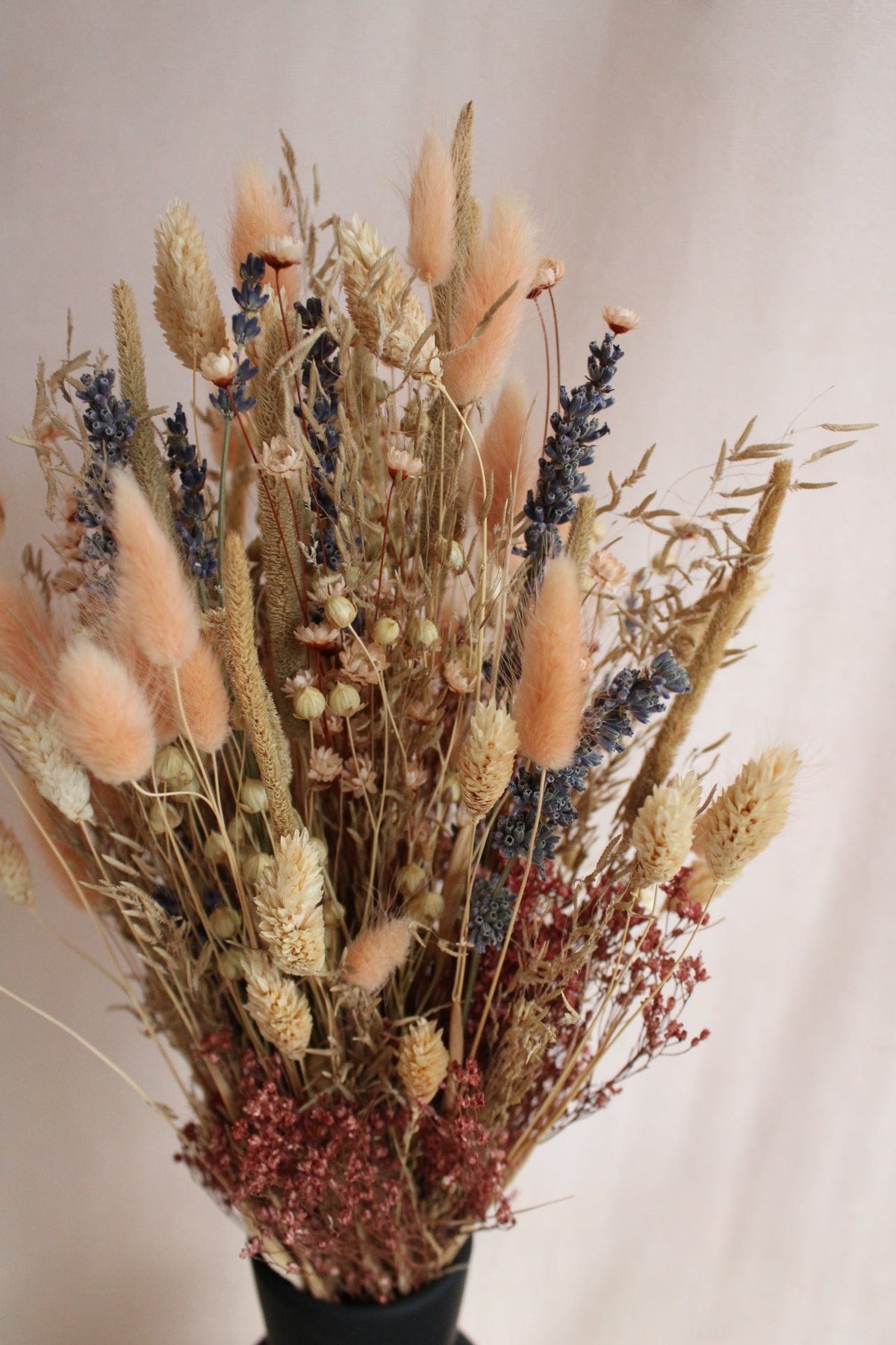 Vasenglück Trockenblumen Trockenblumenstrauss „No. 72“ in Apricot mit Lavendel und Lagurus